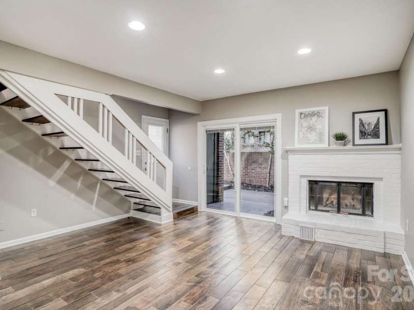 417 Church Street, Charlotte, NC 28202.  MLS# CAR4358979, YatesRealty ID 13254. Modern and open concept living 