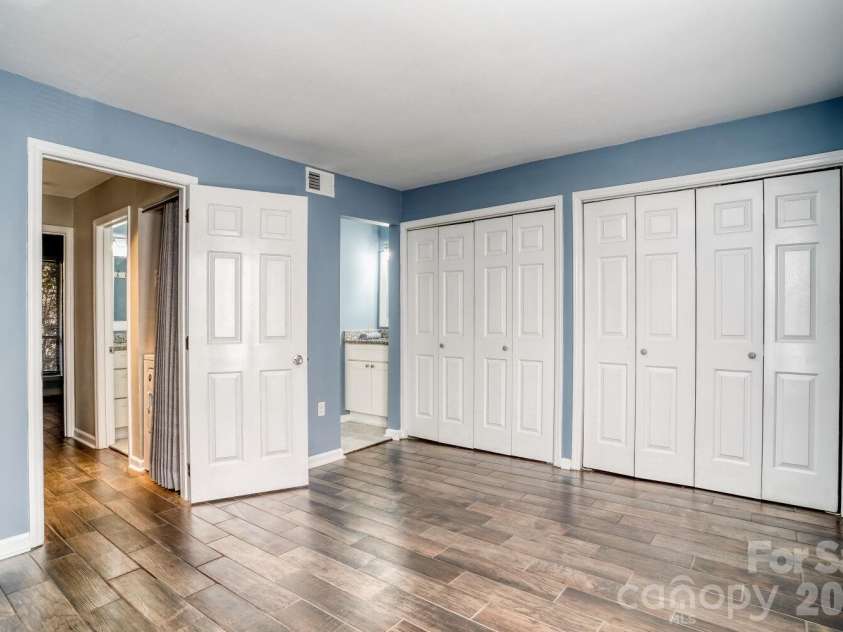 417 Church Street, Charlotte, NC 28202.  MLS# CAR4358979, YatesRealty ID 13254. Primary bedroom has direct access to bathroom .