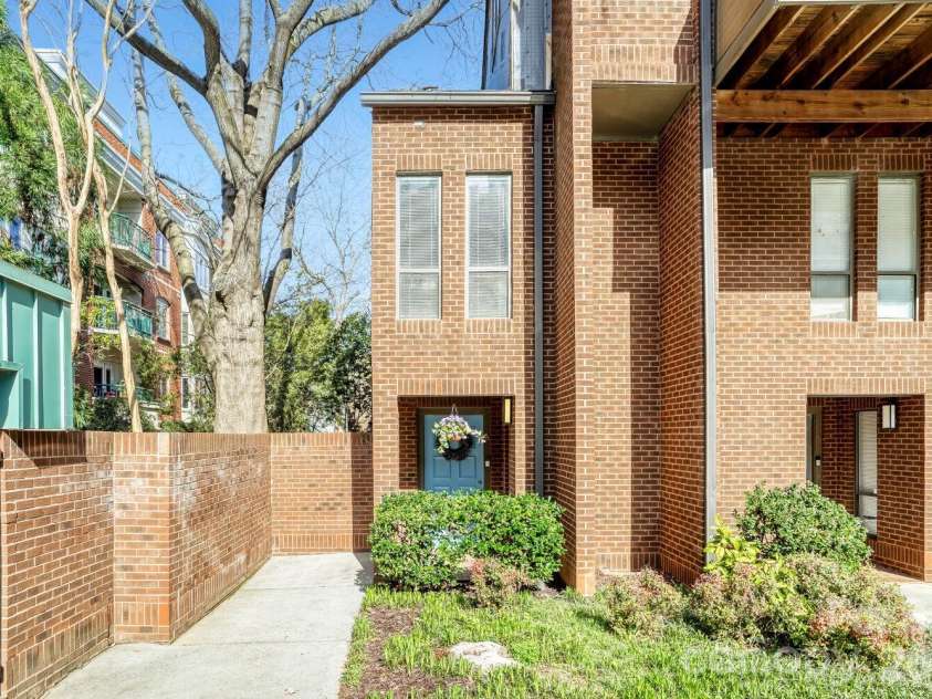 417 Church Street, Charlotte, NC 28202.  MLS# CAR4358979, YatesRealty ID 13254. Welcome home to The 4th Ward!