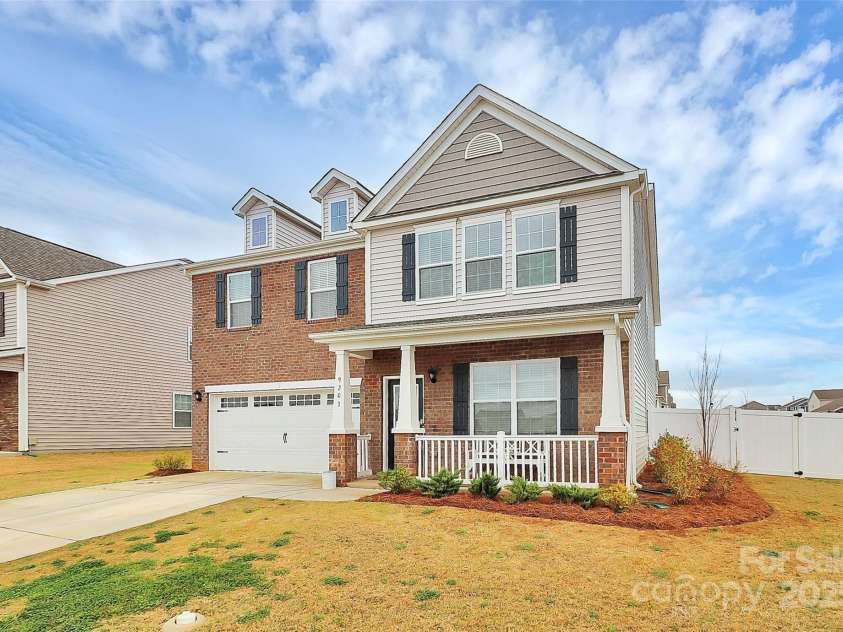 9203 Mackinaw Drive, Gastonia, NC 28056.  MLS# CAR4221927, YatesRealty ID 13254. 