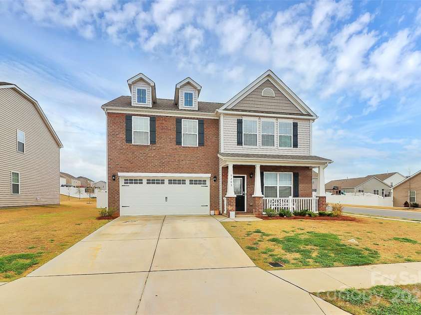 9203 Mackinaw Drive, Gastonia, NC 28056.  MLS# CAR4221927, YatesRealty ID 13254. 