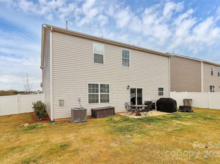 9203 Mackinaw Drive, Gastonia, NC 28056.  MLS# CAR4221927, YatesRealty ID 13254. 