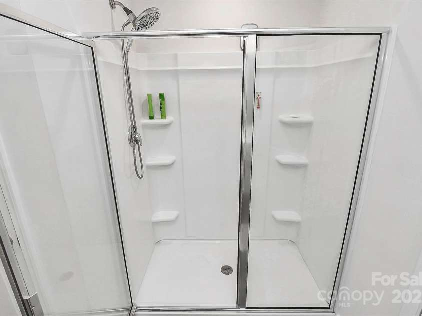9203 Mackinaw Drive, Gastonia, NC 28056.  MLS# CAR4221927, YatesRealty ID 13254. Primary Bath