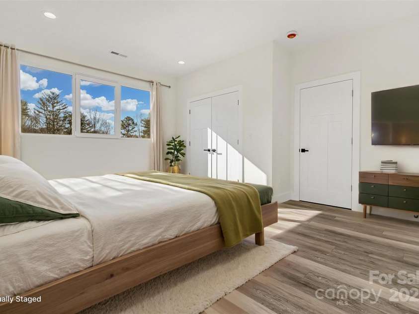 97 Scott Meadows Drive, Asheville, NC 28806.  MLS# CAR4238193, YatesRealty ID 13255. VIRTUALLY STAGED