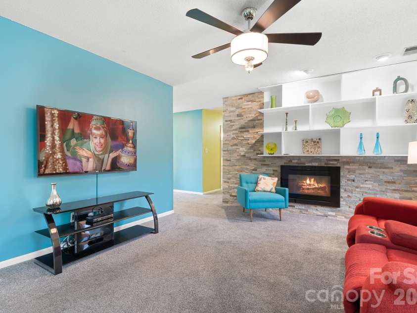 676 Sunridge Drive, Lincolnton, NC 28092.  MLS# CAR4368519, YatesRealty ID 13256. 