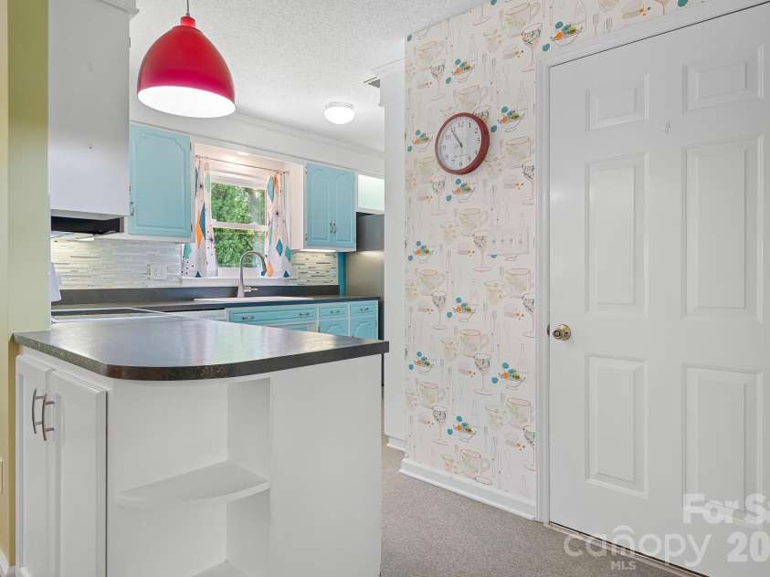 676 Sunridge Drive, Lincolnton, NC 28092.  MLS# CAR4368519, YatesRealty ID 13256. 
