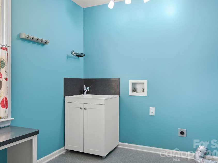 676 Sunridge Drive, Lincolnton, NC 28092.  MLS# CAR4368519, YatesRealty ID 13256. 