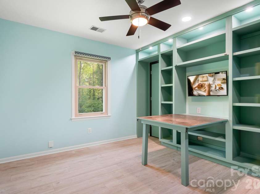 676 Sunridge Drive, Lincolnton, NC 28092.  MLS# CAR4368519, YatesRealty ID 13256. 