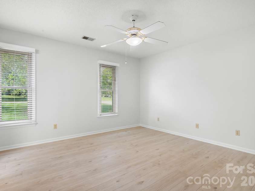 676 Sunridge Drive, Lincolnton, NC 28092.  MLS# CAR4368519, YatesRealty ID 13256. 