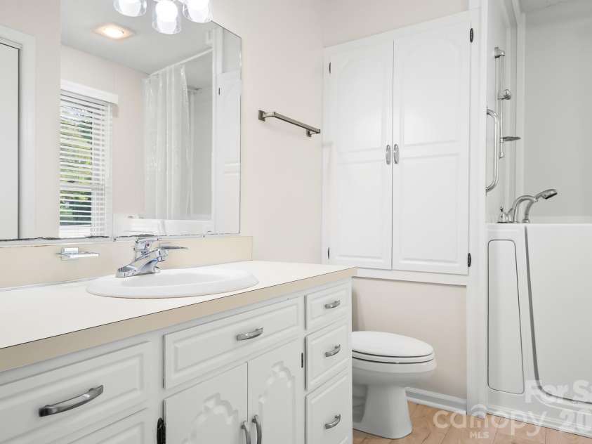 676 Sunridge Drive, Lincolnton, NC 28092.  MLS# CAR4368519, YatesRealty ID 13256. 