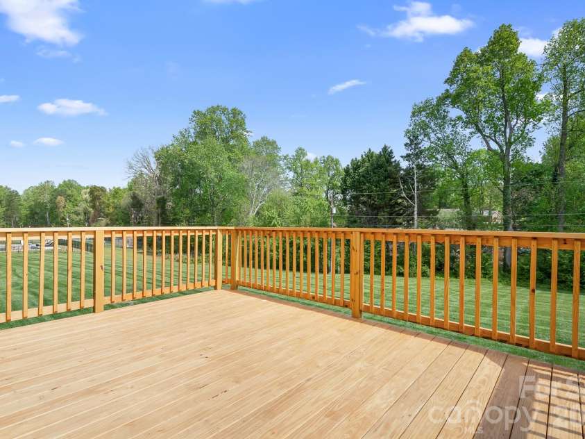 676 Sunridge Drive, Lincolnton, NC 28092.  MLS# CAR4368519, YatesRealty ID 13256. 