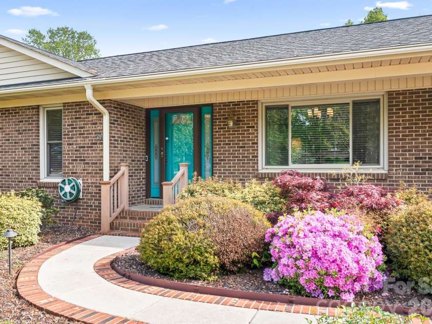676 Sunridge Drive, Lincolnton, NC 28092.  MLS# CAR4368519, YatesRealty ID 13256. 