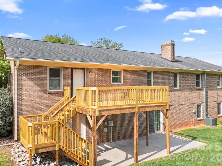 676 Sunridge Drive, Lincolnton, NC 28092.  MLS# CAR4368519, YatesRealty ID 13256. 
