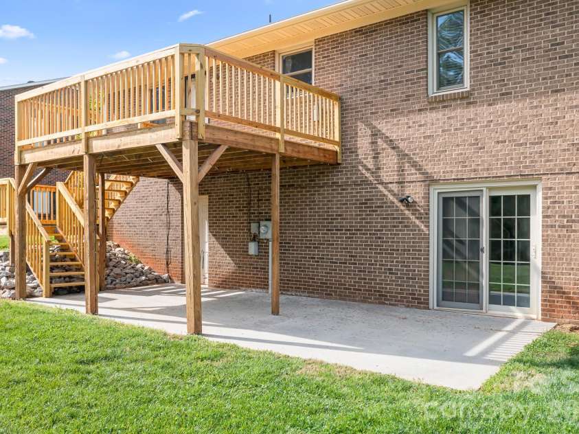 676 Sunridge Drive, Lincolnton, NC 28092.  MLS# CAR4368519, YatesRealty ID 13256. 
