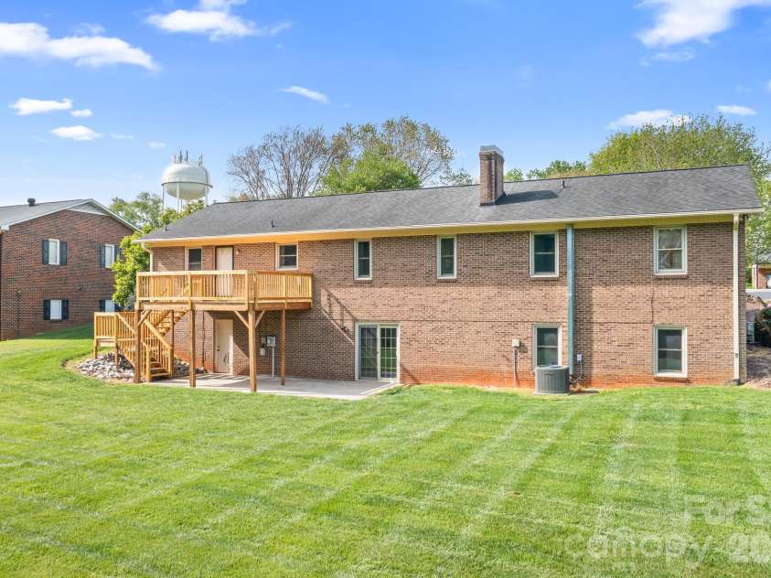 676 Sunridge Drive, Lincolnton, NC 28092.  MLS# CAR4368519, YatesRealty ID 13256. 