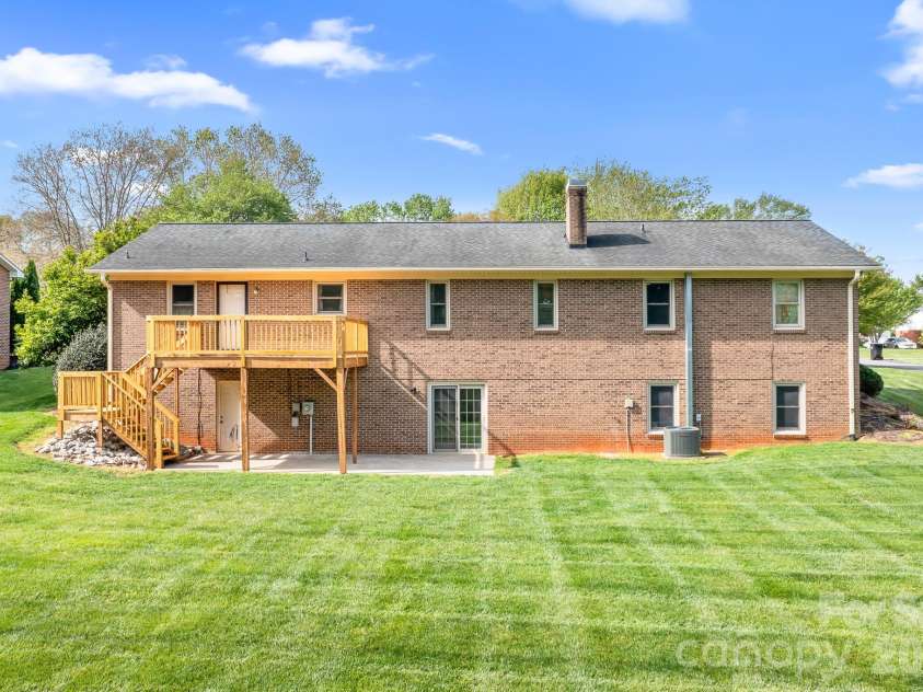 676 Sunridge Drive, Lincolnton, NC 28092.  MLS# CAR4368519, YatesRealty ID 13256. 