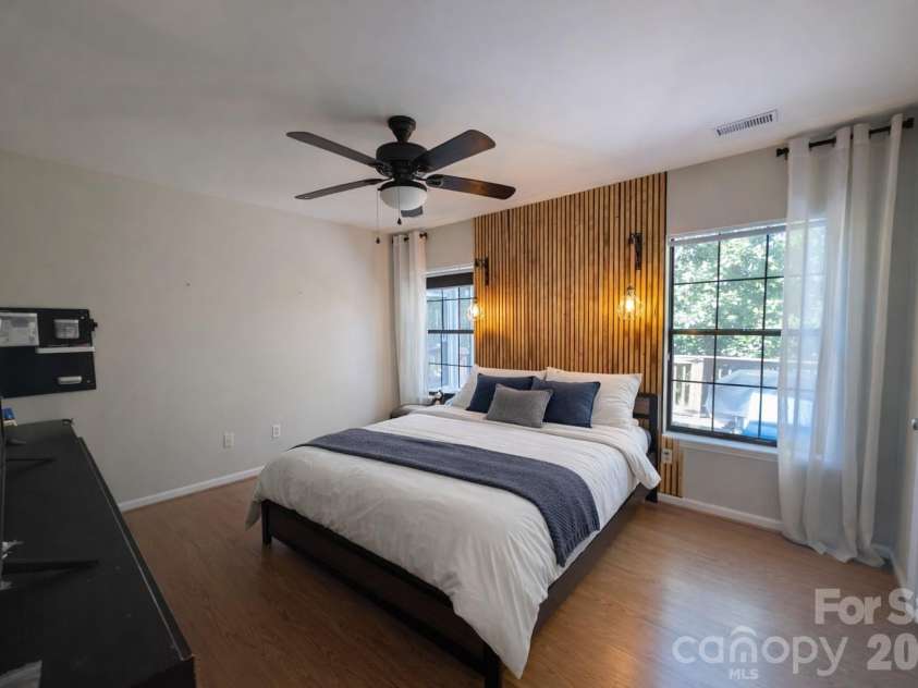 5812 Stone Bluff Court, Charlotte, NC 28214.  MLS# CAR4369652, YatesRealty ID 13257. 