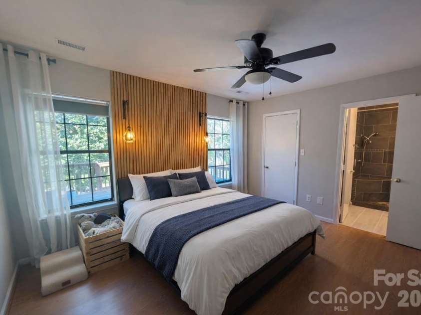 5812 Stone Bluff Court, Charlotte, NC 28214.  MLS# CAR4369652, YatesRealty ID 13257. 