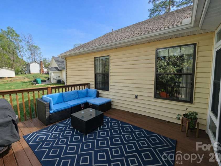 5812 Stone Bluff Court, Charlotte, NC 28214.  MLS# CAR4369652, YatesRealty ID 13257. 