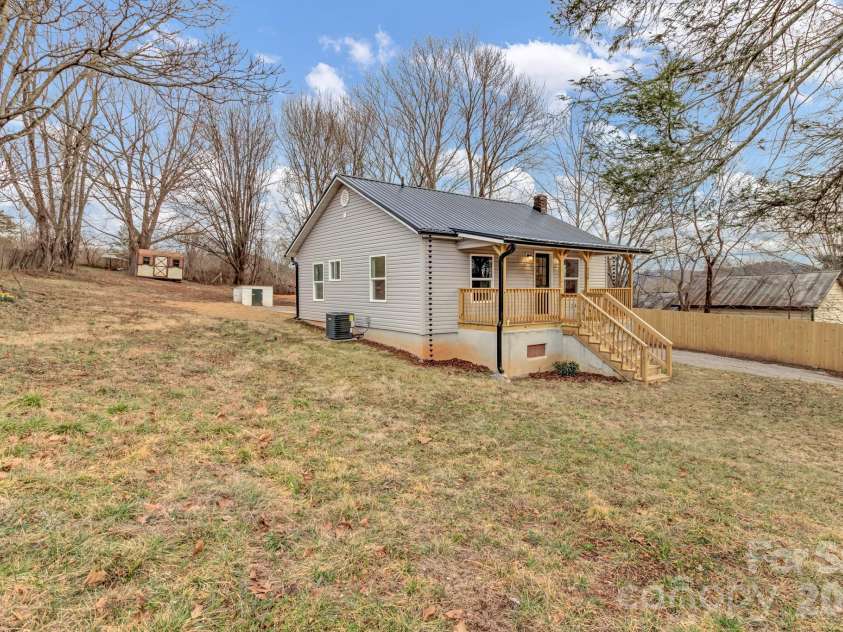 246 Marion Street, Marion, NC 28752.  MLS# CAR4341542, YatesRealty ID 13259. 