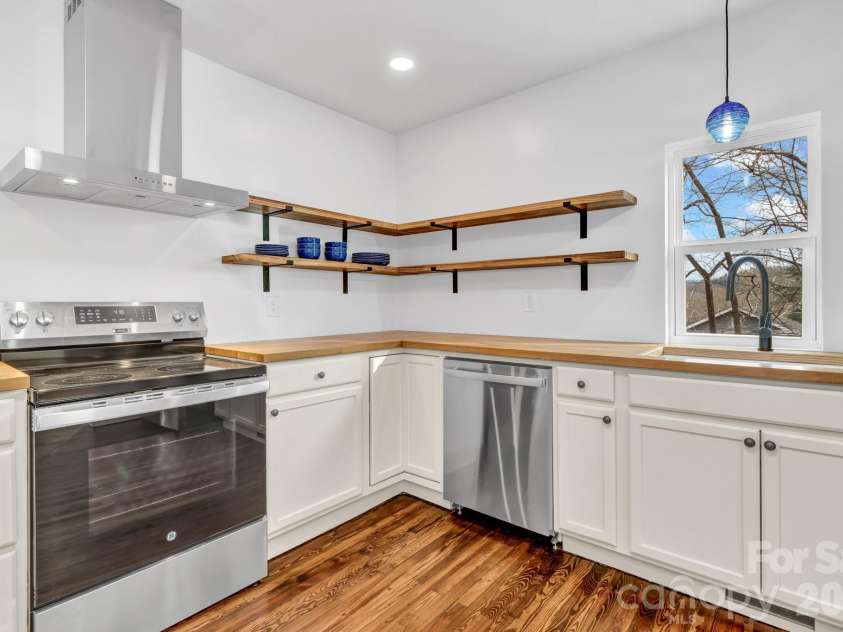 246 Marion Street, Marion, NC 28752.  MLS# CAR4341542, YatesRealty ID 13259. 