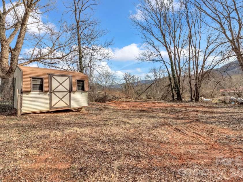 246 Marion Street, Marion, NC 28752.  MLS# CAR4341542, YatesRealty ID 13259. 