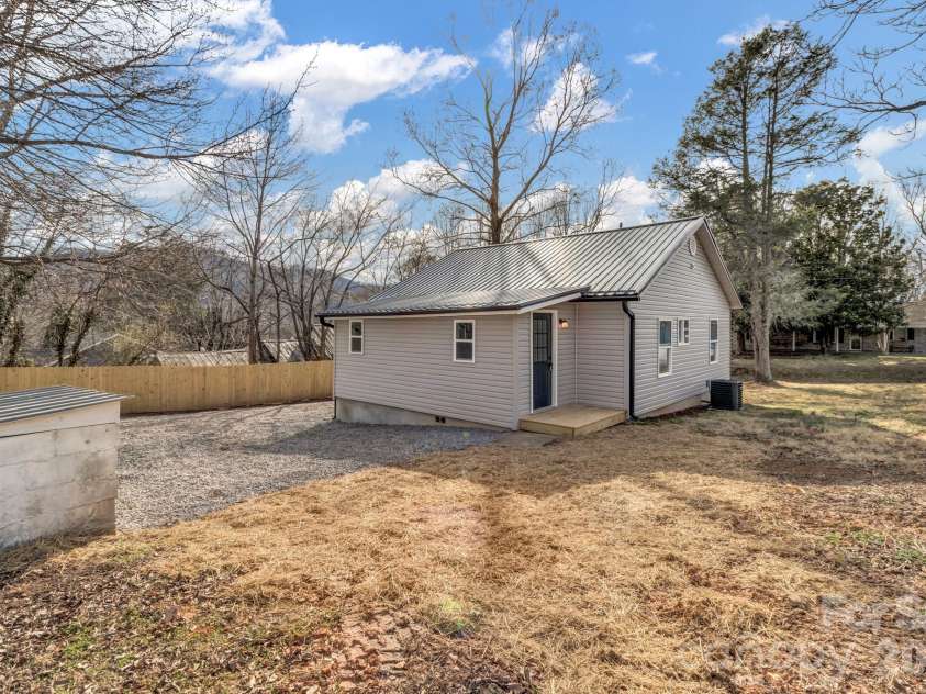 246 Marion Street, Marion, NC 28752.  MLS# CAR4341542, YatesRealty ID 13259. 