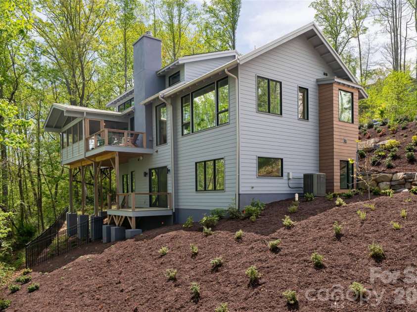 26 Hickory Top Lane, Asheville, NC 28805.  MLS# CAR4250259, YatesRealty ID 1326. 