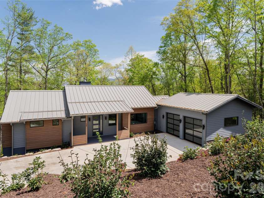 26 Hickory Top Lane, Asheville, NC 28805.  MLS# CAR4250259, YatesRealty ID 1326. 