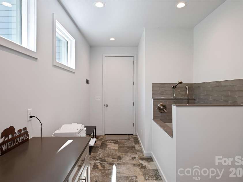 26 Hickory Top Lane, Asheville, NC 28805.  MLS# CAR4250259, YatesRealty ID 1326. 