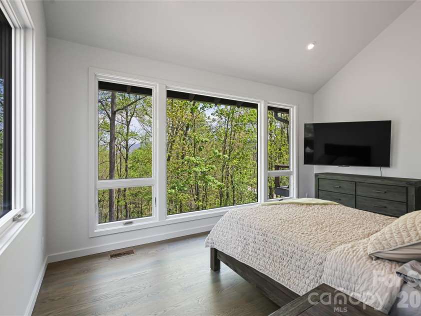 26 Hickory Top Lane, Asheville, NC 28805.  MLS# CAR4250259, YatesRealty ID 1326. 