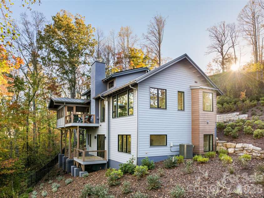 26 Hickory Top Lane, Asheville, NC 28805.  MLS# CAR4250259, YatesRealty ID 1326. 