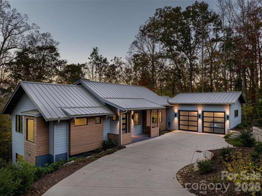 26 Hickory Top Lane, Asheville, NC 28805.  MLS# CAR4250259, YatesRealty ID 1326. 