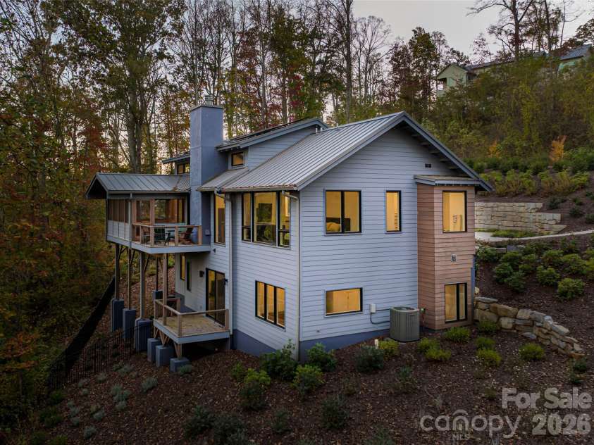 26 Hickory Top Lane, Asheville, NC 28805.  MLS# CAR4250259, YatesRealty ID 1326. 