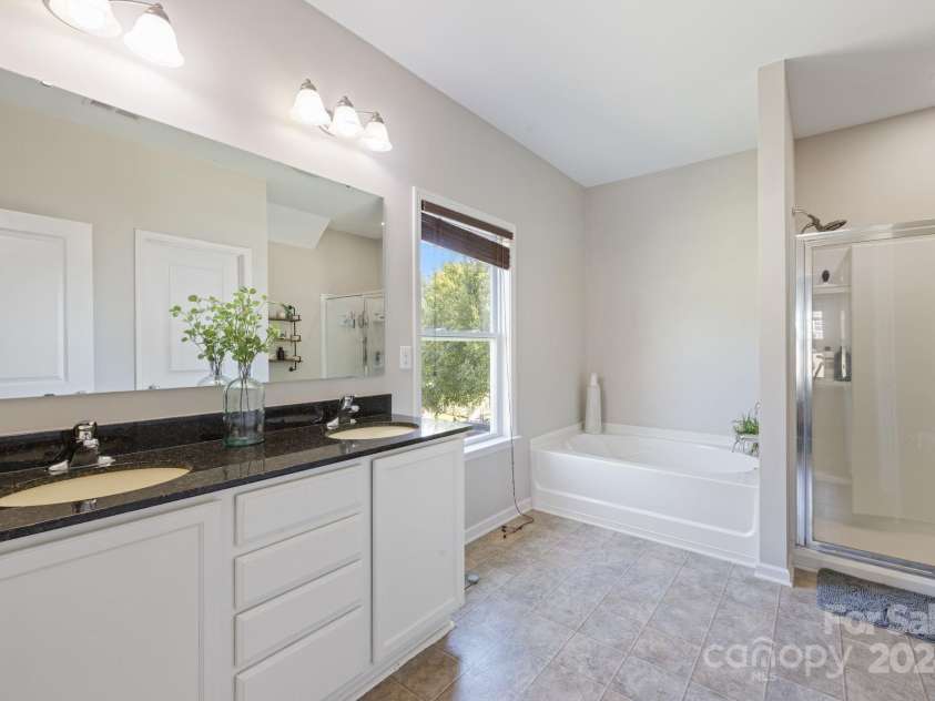 309 Commodore Loop, Mooresville, NC 28117.  MLS# CAR4192566, YatesRealty ID 1326. Downstairs full bathroom en suite of the downstairs main bedroom