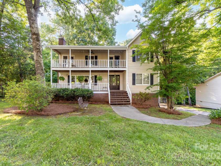 552 Blue Rock Drive, Charlotte, NC 28213.  MLS# CAR4250851, YatesRealty ID 13260. 