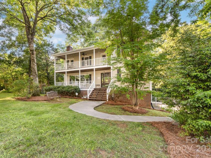 552 Blue Rock Drive, Charlotte, NC 28213.  MLS# CAR4250851, YatesRealty ID 13260. 