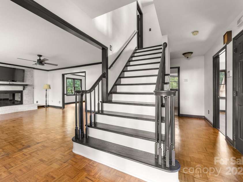 552 Blue Rock Drive, Charlotte, NC 28213.  MLS# CAR4250851, YatesRealty ID 13260. 