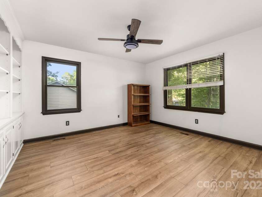 552 Blue Rock Drive, Charlotte, NC 28213.  MLS# CAR4250851, YatesRealty ID 13260. 