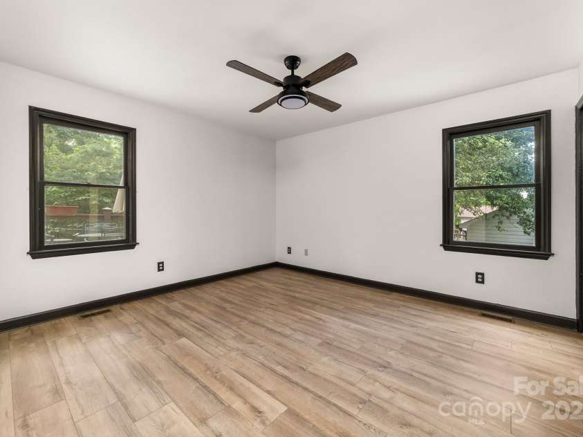 552 Blue Rock Drive, Charlotte, NC 28213.  MLS# CAR4250851, YatesRealty ID 13260. 