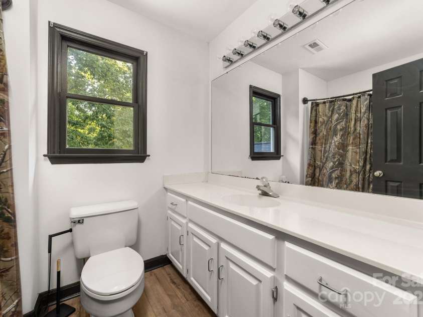 552 Blue Rock Drive, Charlotte, NC 28213.  MLS# CAR4250851, YatesRealty ID 13260. 