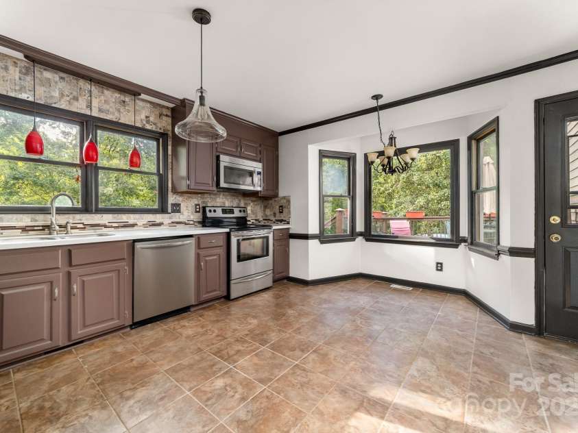 552 Blue Rock Drive, Charlotte, NC 28213.  MLS# CAR4250851, YatesRealty ID 13260. 