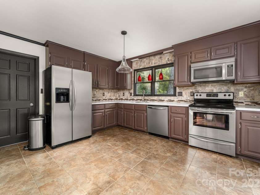 552 Blue Rock Drive, Charlotte, NC 28213.  MLS# CAR4250851, YatesRealty ID 13260. 