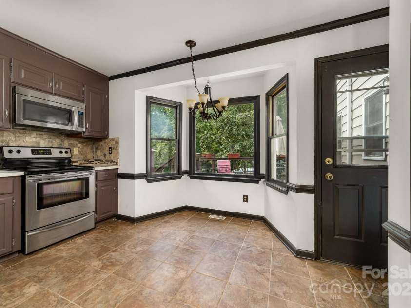 552 Blue Rock Drive, Charlotte, NC 28213.  MLS# CAR4250851, YatesRealty ID 13260. 