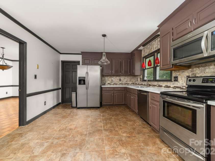 552 Blue Rock Drive, Charlotte, NC 28213.  MLS# CAR4250851, YatesRealty ID 13260. 