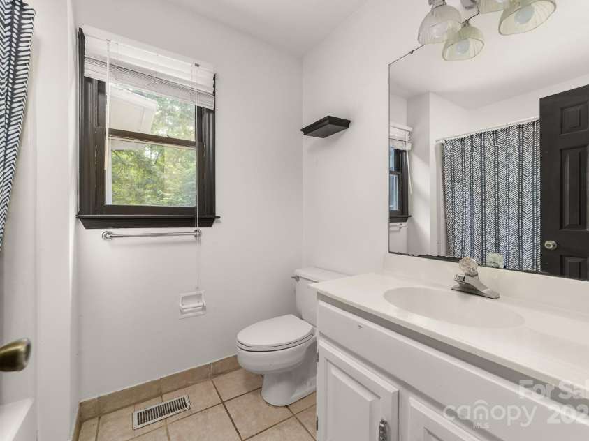 552 Blue Rock Drive, Charlotte, NC 28213.  MLS# CAR4250851, YatesRealty ID 13260. 