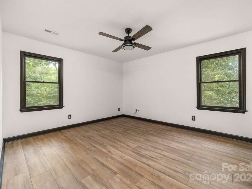 552 Blue Rock Drive, Charlotte, NC 28213.  MLS# CAR4250851, YatesRealty ID 13260. 