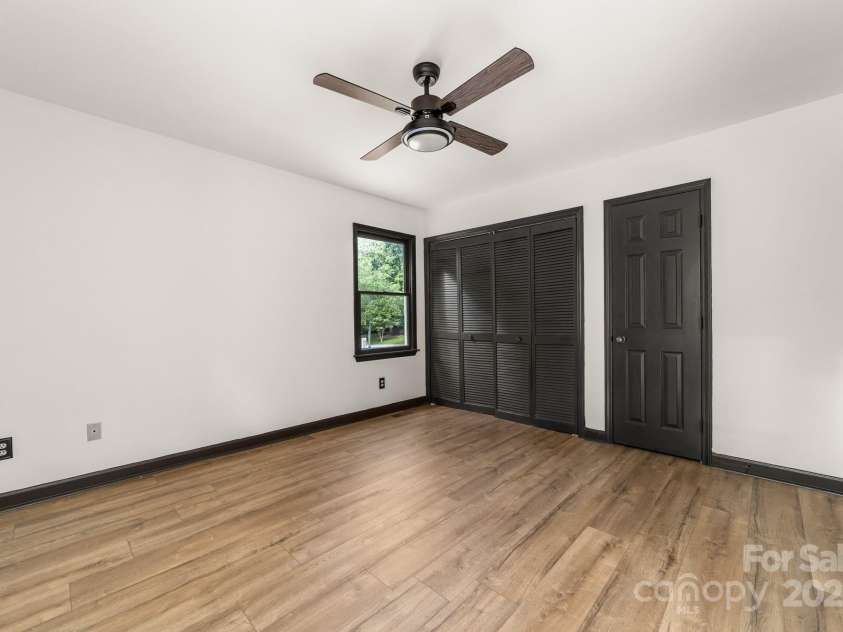 552 Blue Rock Drive, Charlotte, NC 28213.  MLS# CAR4250851, YatesRealty ID 13260. 