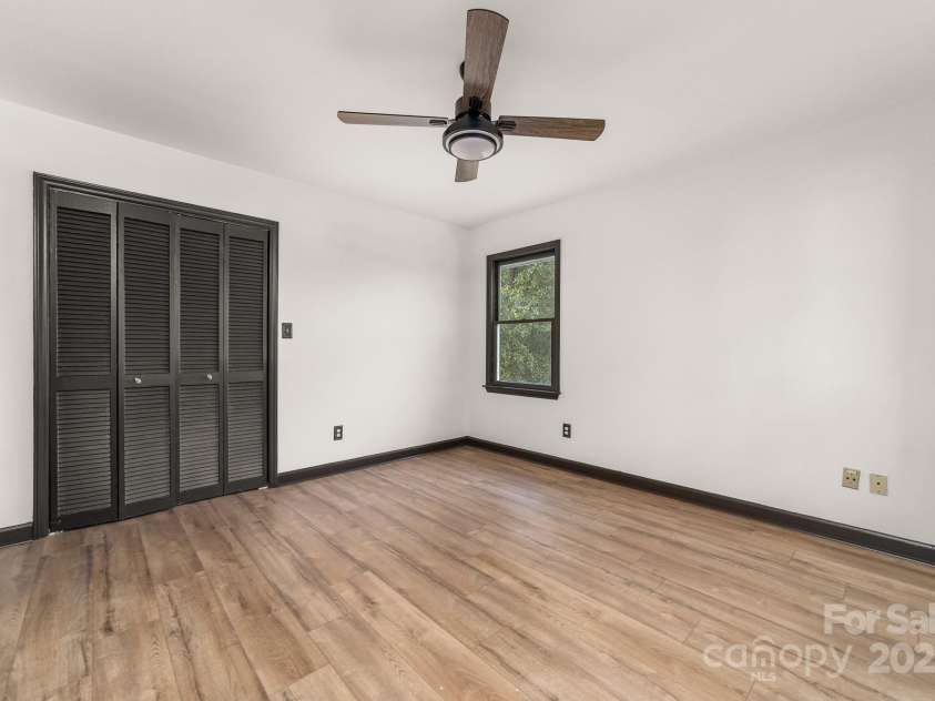 552 Blue Rock Drive, Charlotte, NC 28213.  MLS# CAR4250851, YatesRealty ID 13260. 