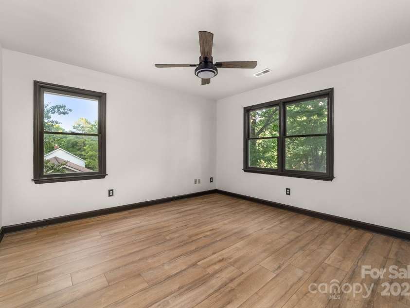 552 Blue Rock Drive, Charlotte, NC 28213.  MLS# CAR4250851, YatesRealty ID 13260. 
